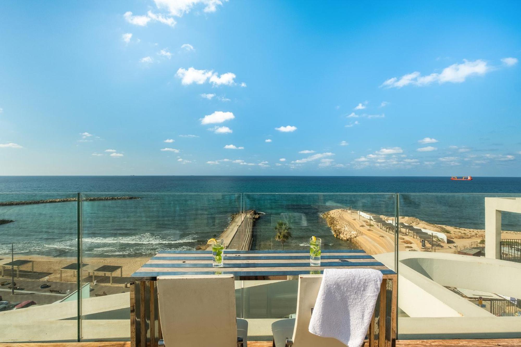 Penthouse 3Br + Roof Top + Parking - On The Beach Haifa Exterior photo