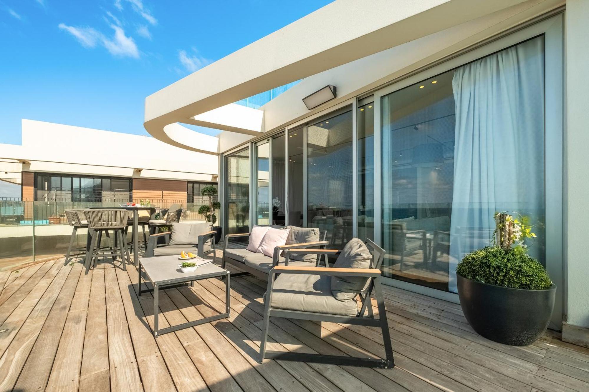 Penthouse 3Br + Roof Top + Parking - On The Beach Haifa Exterior photo
