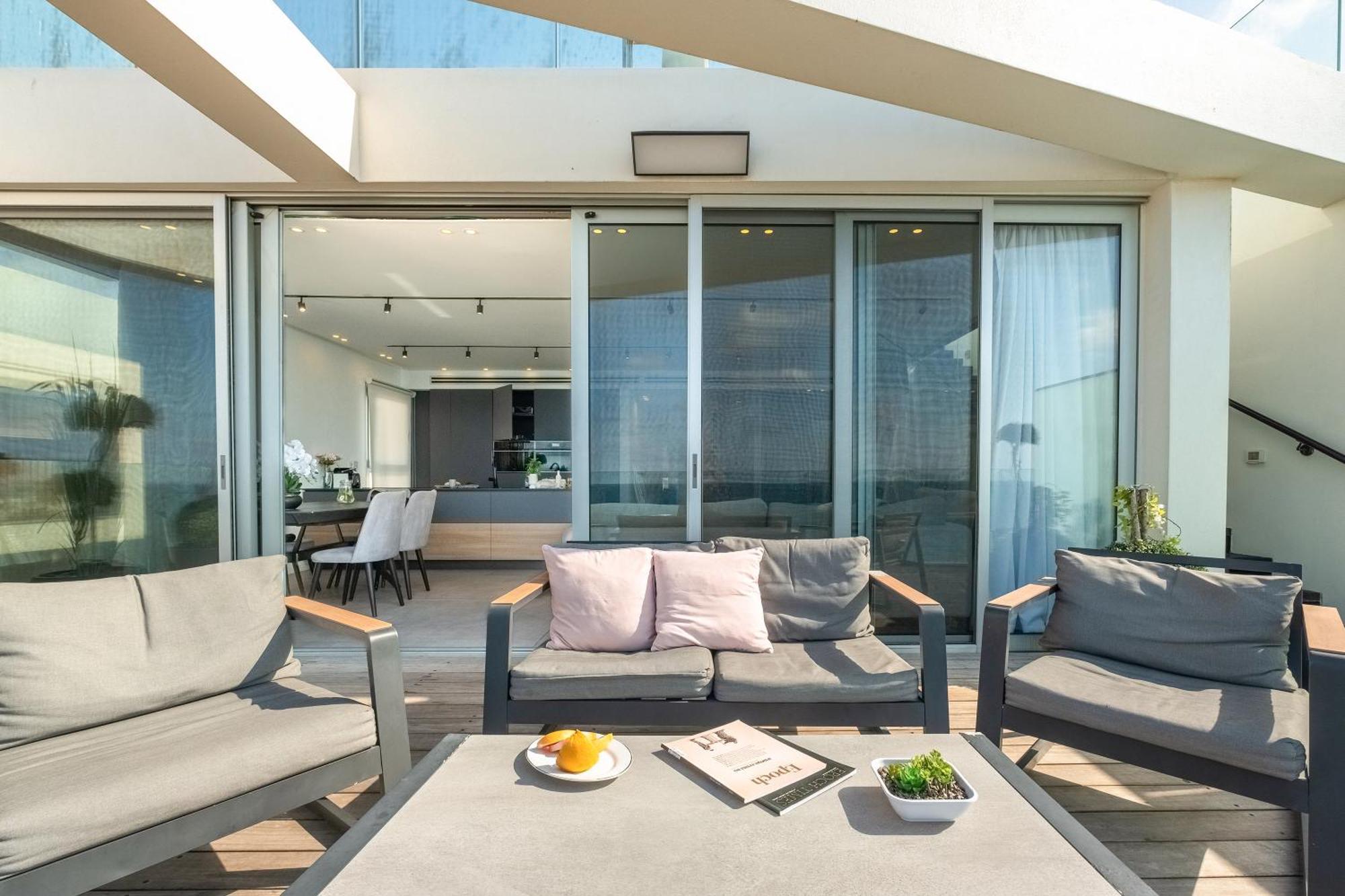 Penthouse 3Br + Roof Top + Parking - On The Beach Haifa Exterior photo