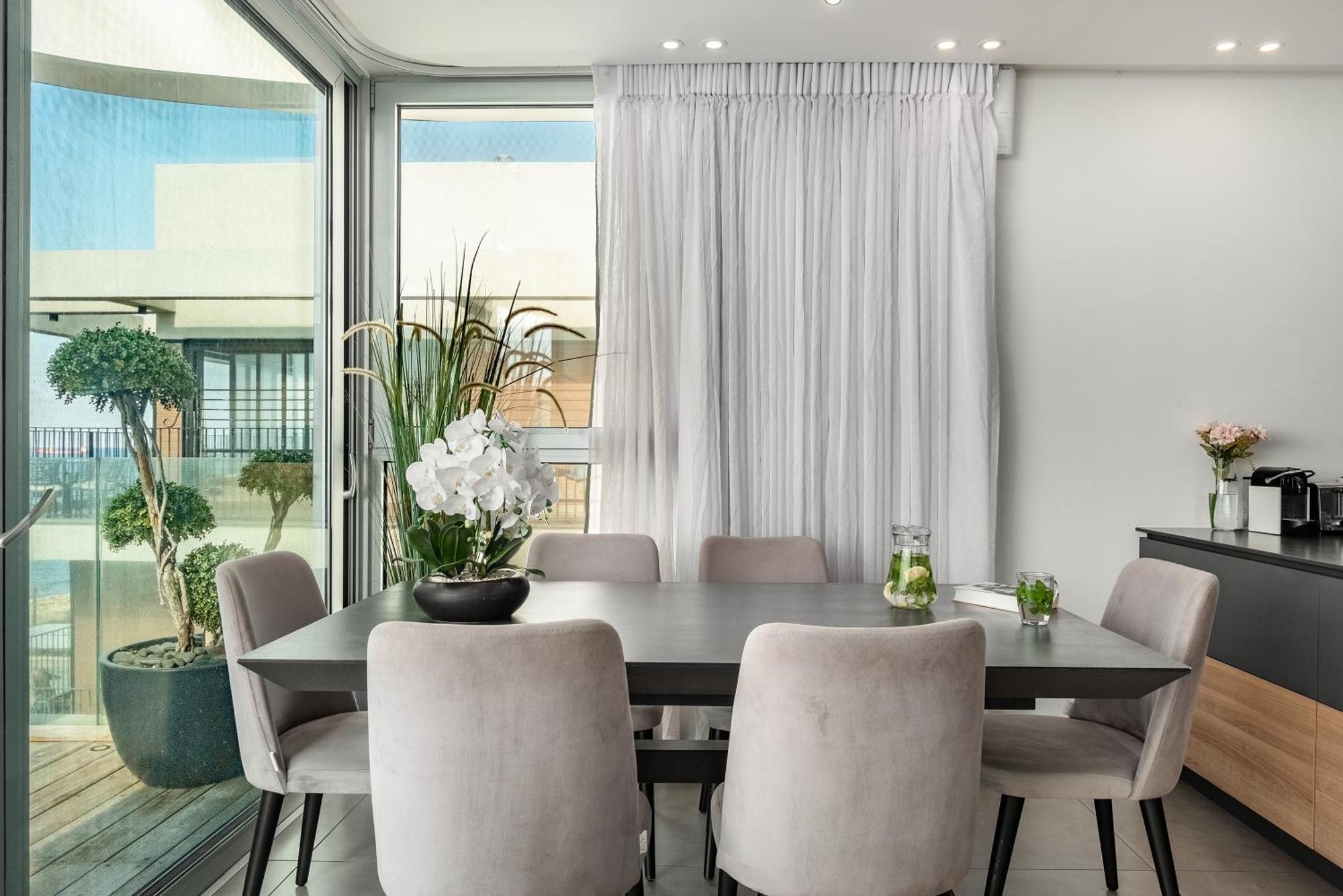 Penthouse 3Br + Roof Top + Parking - On The Beach Haifa Exterior photo