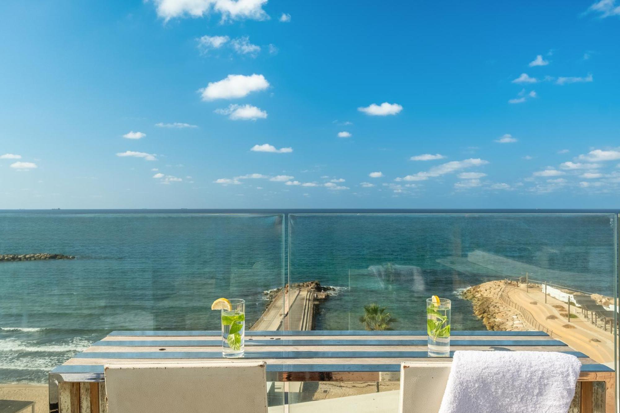 Penthouse 3Br + Roof Top + Parking - On The Beach Haifa Exterior photo