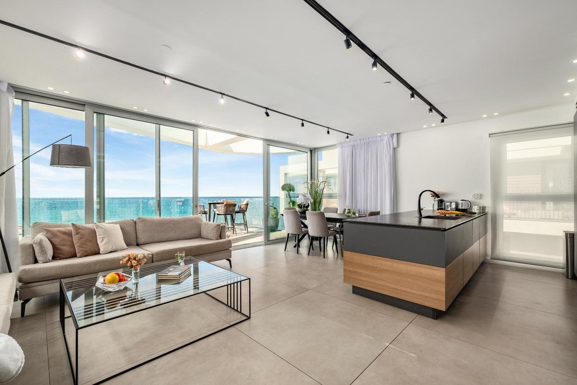 Penthouse 3Br + Roof Top + Parking - On The Beach Haifa Exterior photo